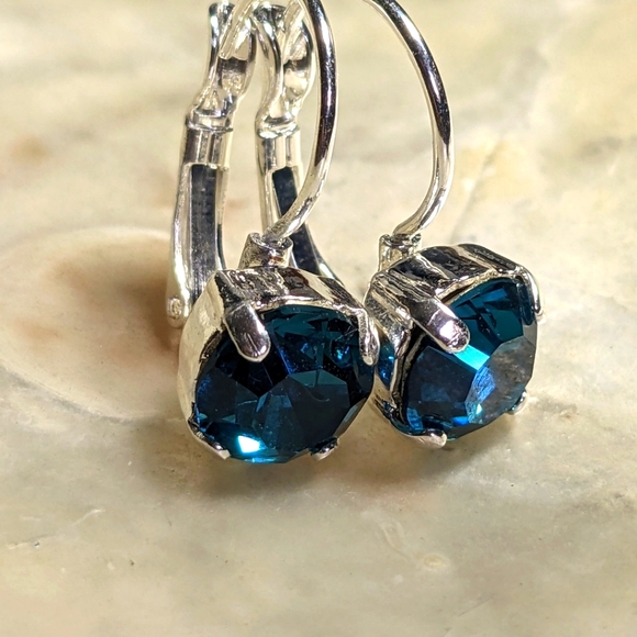 Blue Apatite Swarovski Crystal Necklace & Earrings in Silver Plated or Gold - Picture 8 of 8